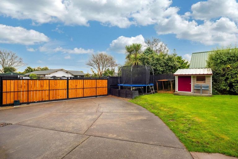 Photo of property in 30 Connemara Drive, Northwood, Christchurch, 8051
