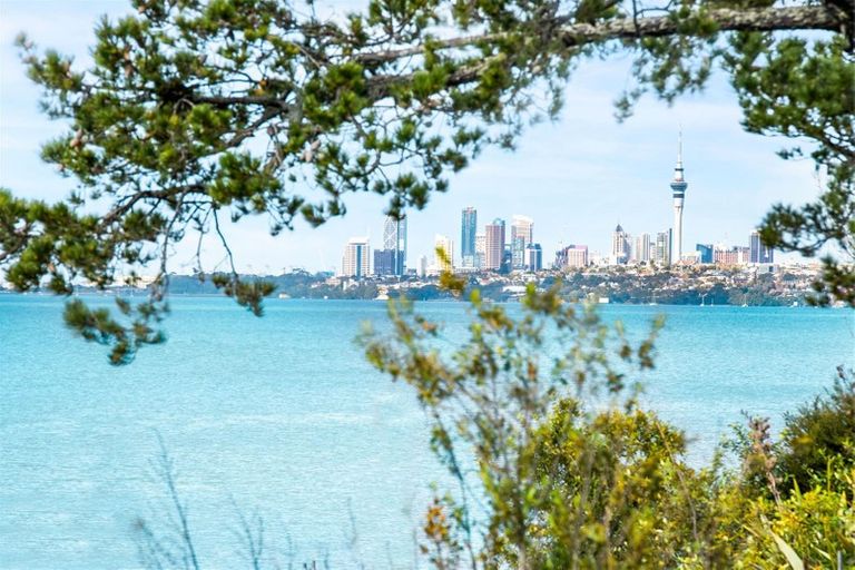 Photo of property in 68 Spinnaker Drive, Te Atatu Peninsula, Auckland, 0610