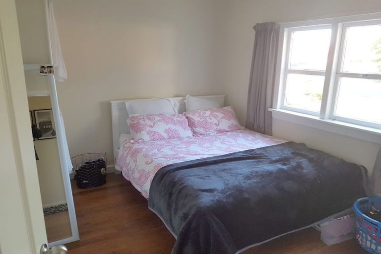 Photo of property in 29 Onewa Road, Northcote, Auckland, 0627