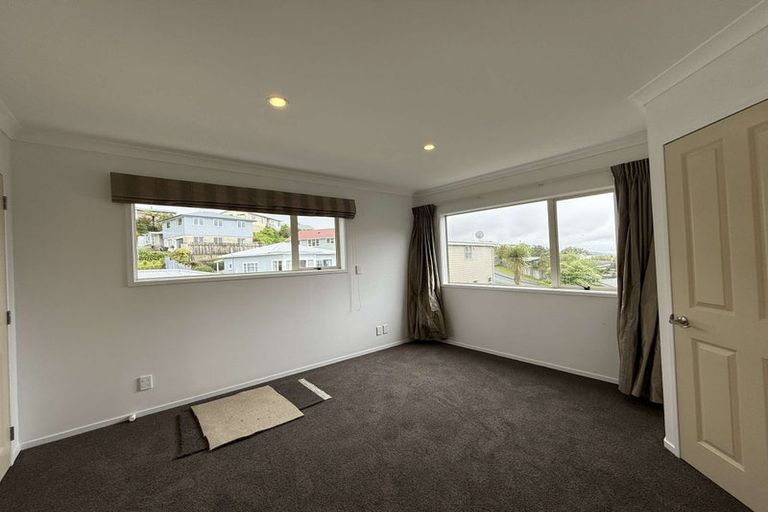 Photo of property in 40c Ruskin Road, Newlands, Wellington, 6037