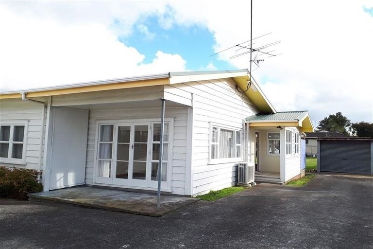Photo of property in 67 View Road, Henderson, Auckland, 0612