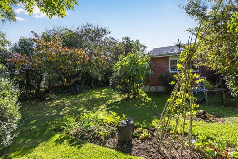 Photo of property in 16 Kakariki Grove, Waikanae, 5036