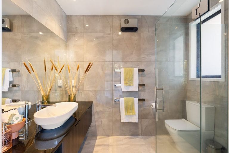 Photo of property in 64a Straven Road, Fendalton, Christchurch, 8014