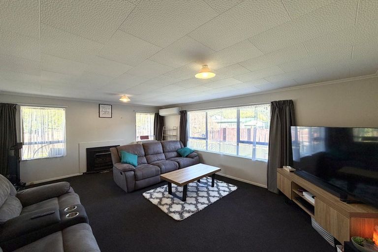 Photo of property in 34 Gemstone Drive, Birchville, Upper Hutt, 5018