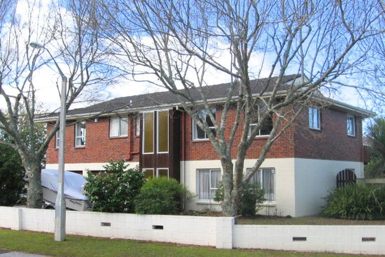 Photo of property in 22 Hartley Terrace, Massey, Auckland, 0614