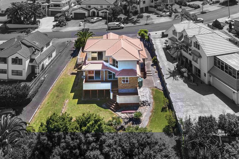 Photo of property in 53 Ribbonwood Crescent, Goodwood Heights, Auckland, 2105