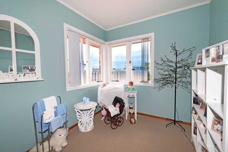 Photo of property in 38 Smythe Road, Henderson, Auckland, 0612