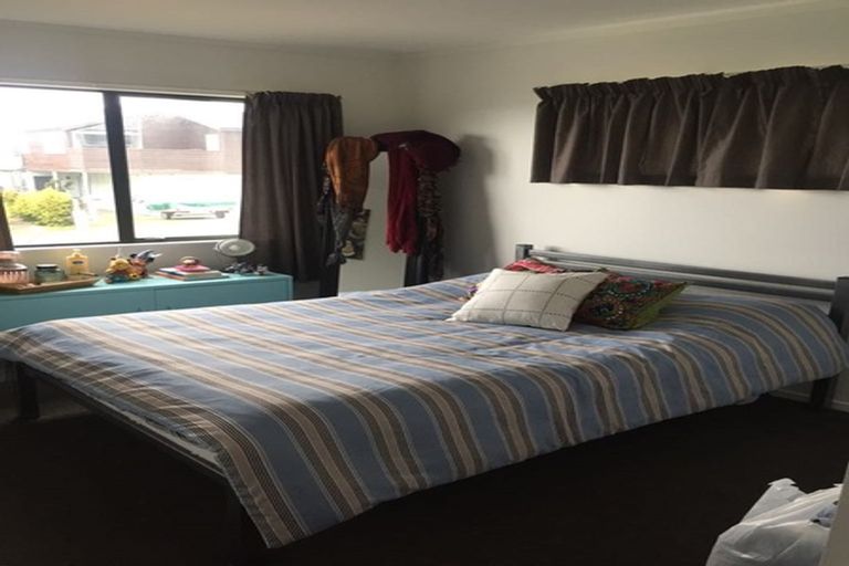 Photo of property in 2 Meadowcroft Grove, Johnsonville, Wellington, 6037