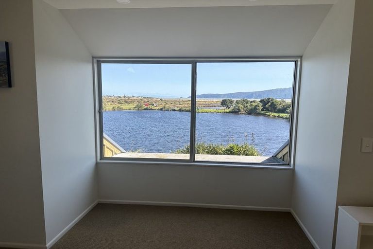 Photo of property in 12 Major Durie Place, Waikanae Beach, Waikanae, 5036