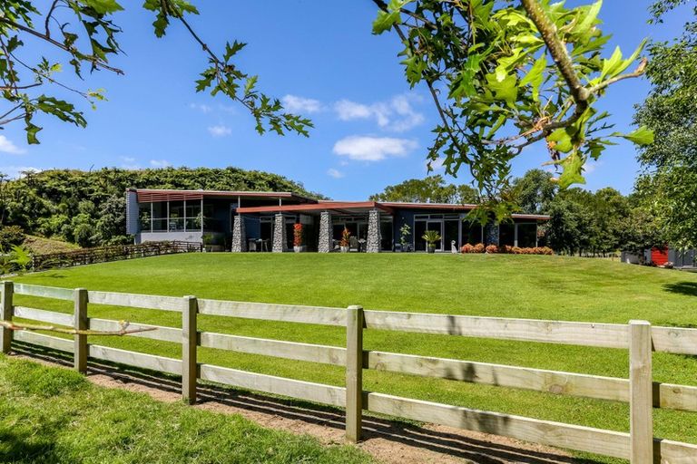 Photo of property in 371d Mangorei Road, Merrilands, New Plymouth, 4312
