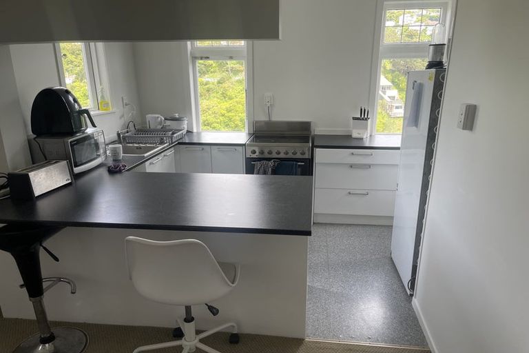 Photo of property in 22 Saint Michaels Crescent, Kelburn, Wellington, 6012