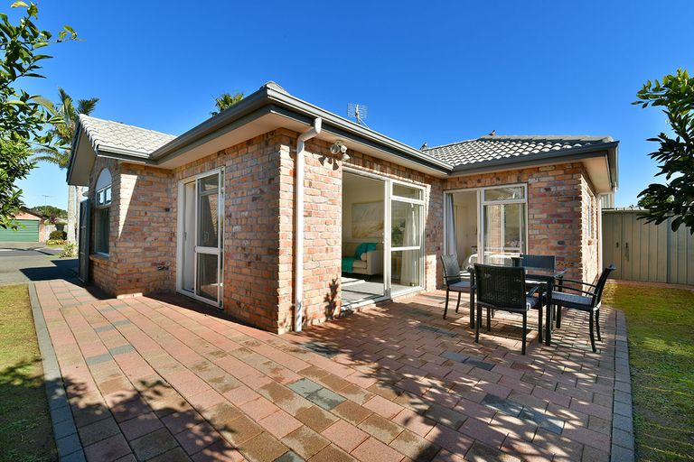 Photo of property in 22 Dan Tori Place, Orewa, 0931