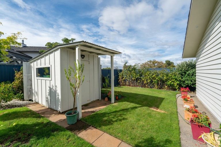 Photo of property in 5 Pukenamu Road, Rainbow Point, Taupo, 3330