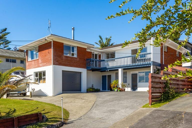 Photo of property in 1/4 Acacia Road, Torbay, Auckland, 0632