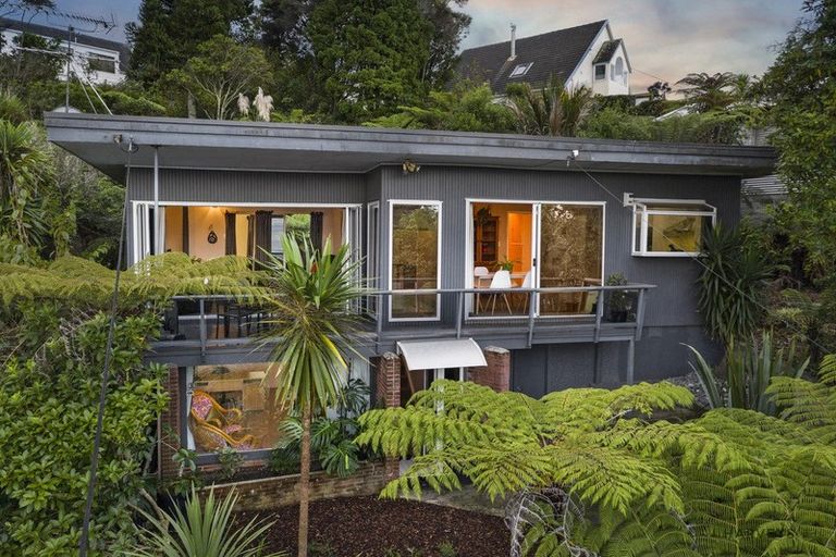 Photo of property in 94 Takahe Road, Titirangi, Auckland, 0604