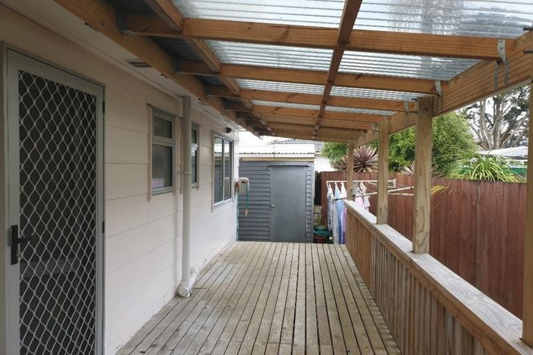 Photo of property in 2/171 Bruce Mclaren Road, Henderson, Auckland, 0612