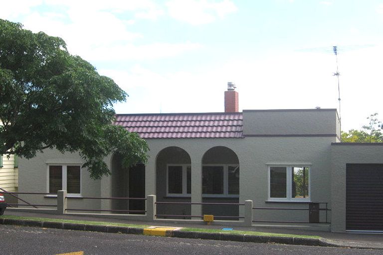 Photo of property in 9 Cowper Street, Devonport, Auckland, 0624