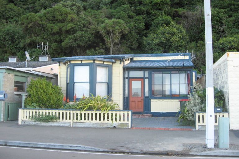 Photo of property in 127 Marine Parade, Seatoun, Wellington, 6022