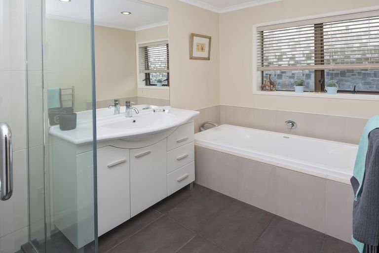 Photo of property in 12 Aries Place, Shelly Park, Auckland, 2014