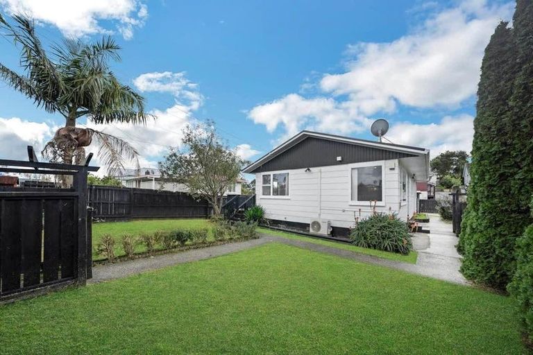 Photo of property in 19 Ribblesdale Road, Henderson, Auckland, 0612
