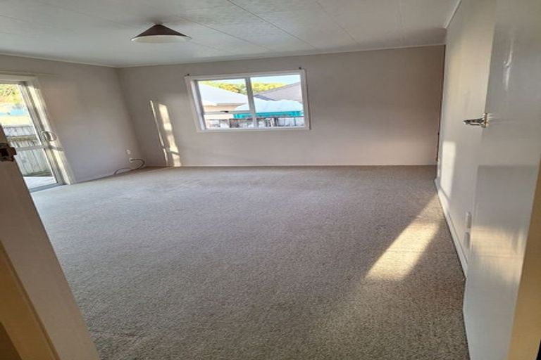 Photo of property in 27a Wallath Road, Westown, New Plymouth, 4310