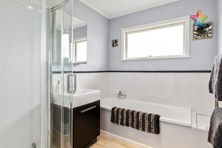 Photo of property in 258 Grounsell Crescent, Belmont, Lower Hutt, 5010