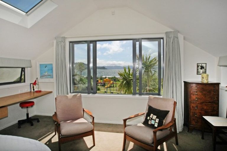 Photo of property in 9 Marine Parade, Seatoun, Wellington, 6022