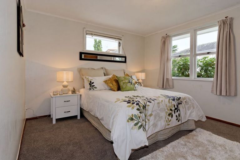 Photo of property in 8 Kelwyn Road, Kelston, Auckland, 0602