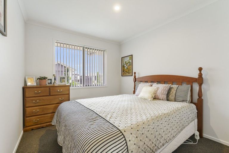 Photo of property in 1 Lance Way, Papamoa, 3118