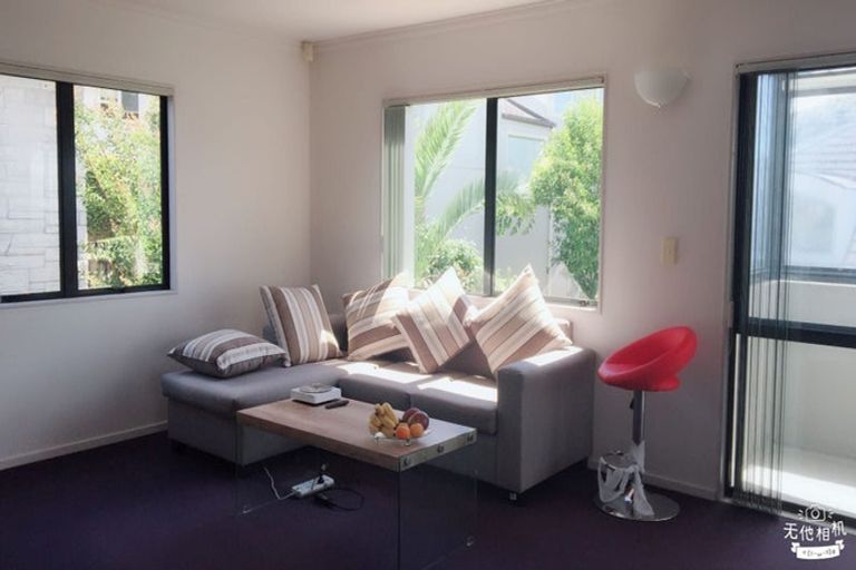 Photo of property in 49a Forrest Hill Road, Milford, Auckland, 0620