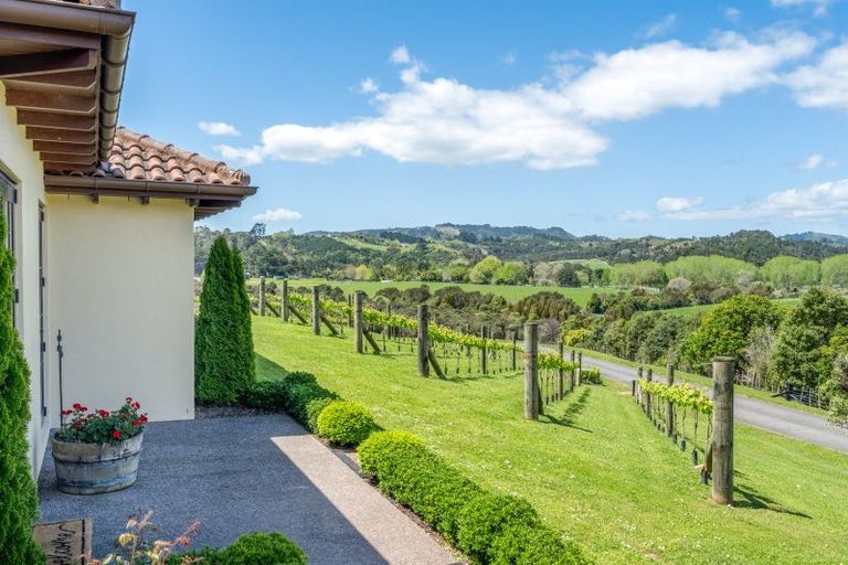 Photo of property in 61a Whitford Park Road, Whitford, Manurewa, 2576