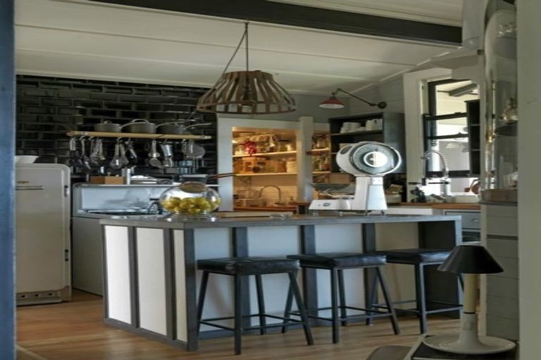 Photo of property in 1 Robertson Street, Russell, 0202