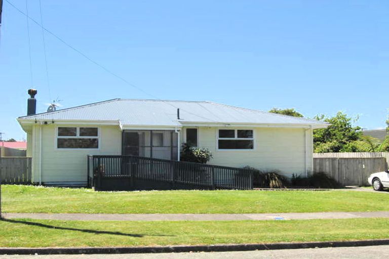 Photo of property in 20 Whanga Crescent, Titahi Bay, Porirua, 5022