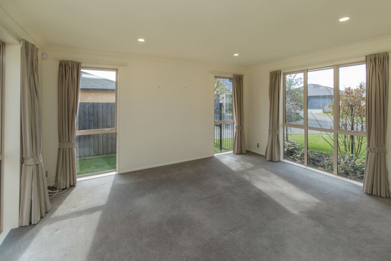 Photo of property in 15 Calvandra Grove, Rangiora, 7400