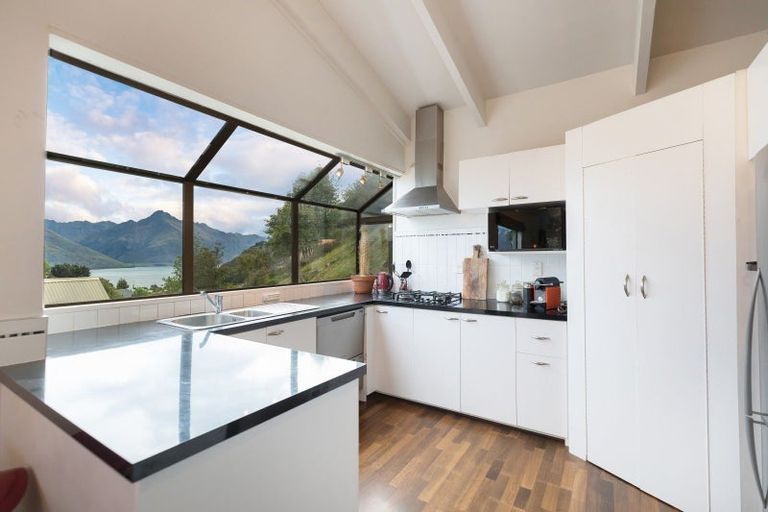 Photo of property in 20 Greenstone Place, Fernhill, Queenstown, 9300