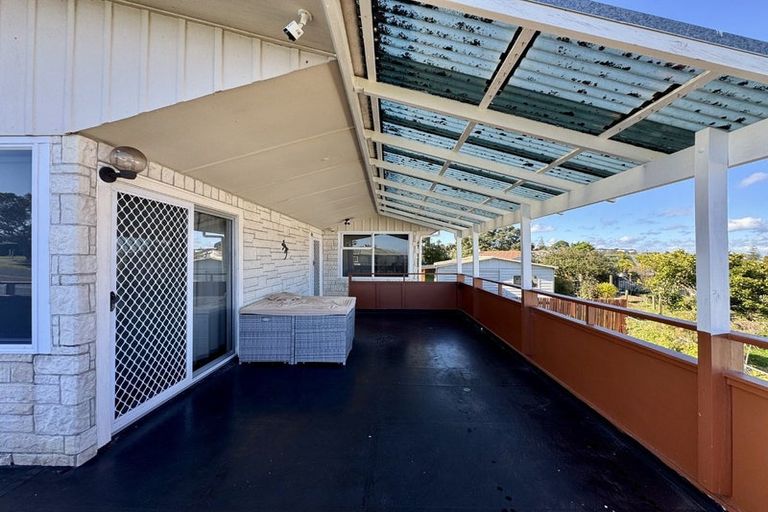 Photo of property in 16 Carole Crescent, Pakuranga, Auckland, 2010