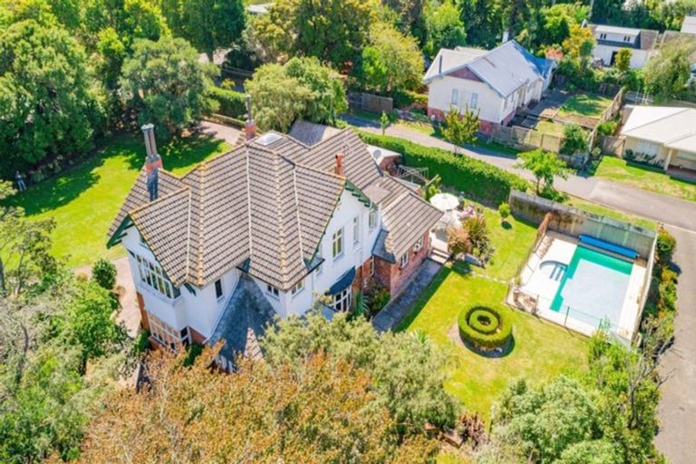 Photo of property in 2 Tulloch Street, Saint Johns Hill, Whanganui, 4500