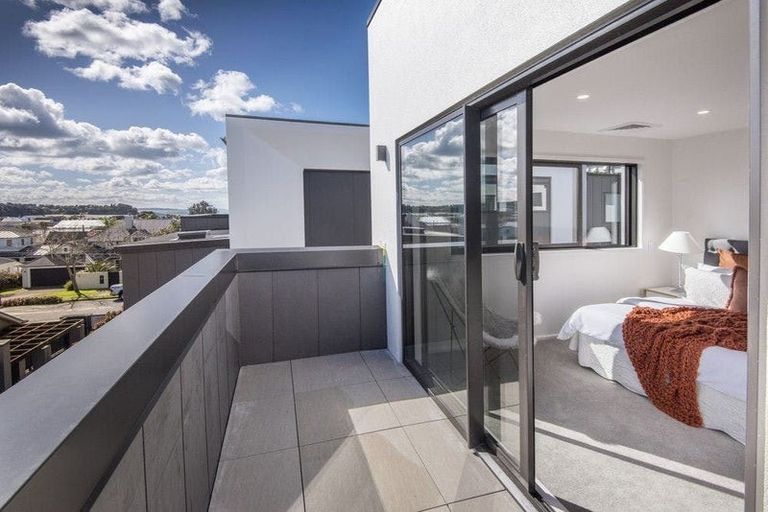 Photo of property in 16d Saltburn Road, Milford, Auckland, 0620