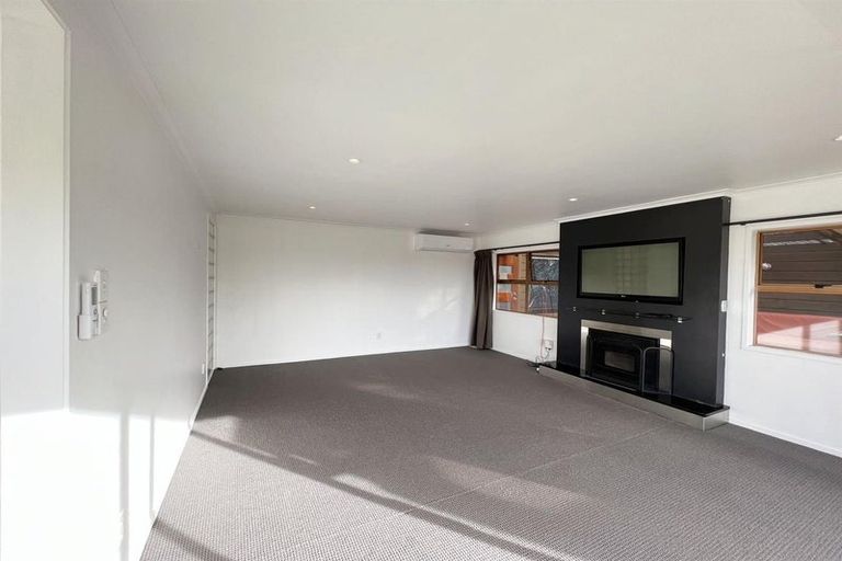 Photo of property in 35 Widmore Drive, Massey, Auckland, 0614
