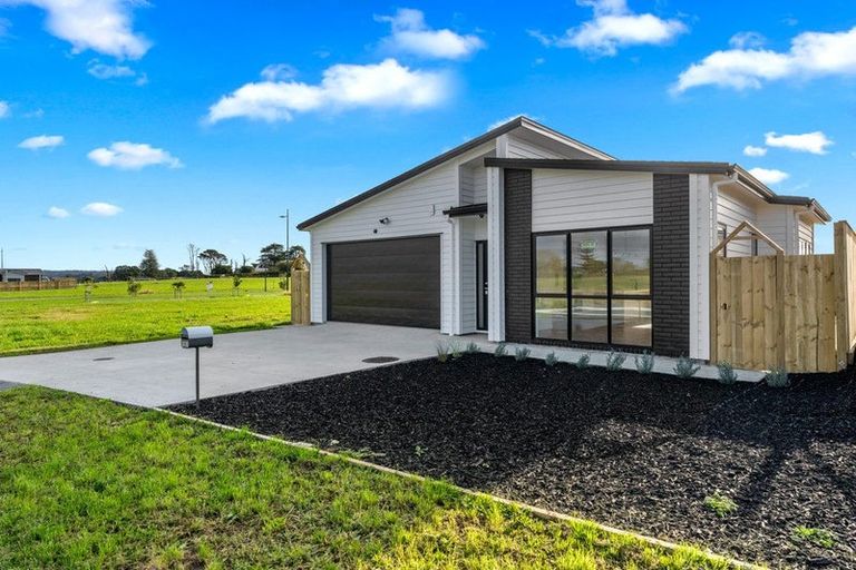 Photo of property in 101 Mutetai Road, Clarks Beach, 2122