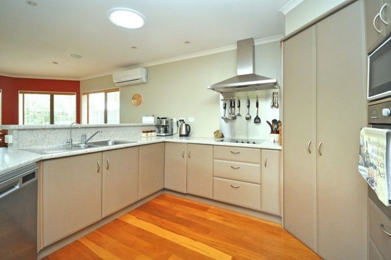 Photo of property in 6 O'sullivan Place, Waiuku, 2123