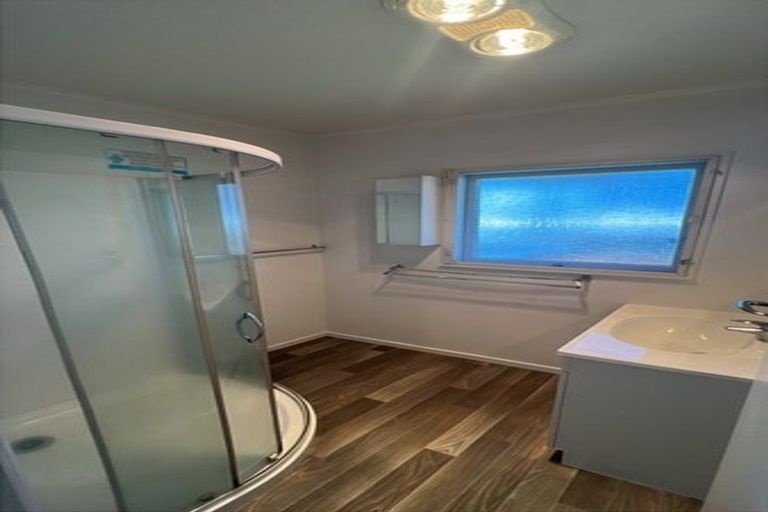 Photo of property in 2/8 Evelyn Place, Hillcrest, Auckland, 0627