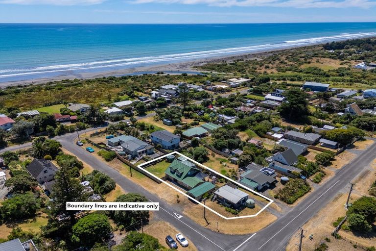 Photo of property in 19 Dixie Street, Te Horo Beach, Otaki, 5581