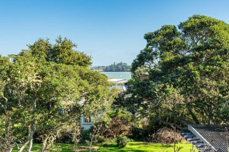 Photo of property in 13 Regent Street, Whakapirau, Maungaturoto, 0583