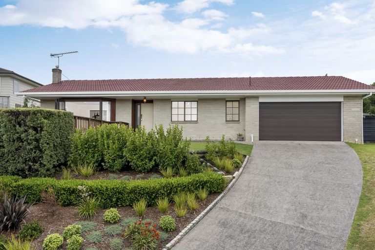 Photo of property in 12 Aries Place, Shelly Park, Auckland, 2014
