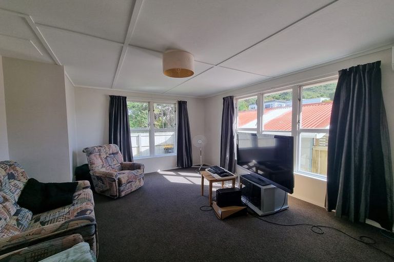 Photo of property in 8a Frederick Street, Tawa, Wellington, 5028
