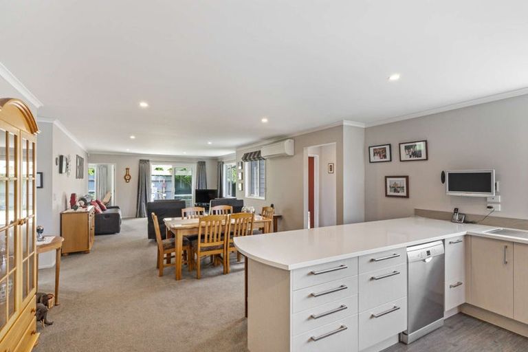 Photo of property in 32 Sylvia Street, Parklands, Christchurch, 8083