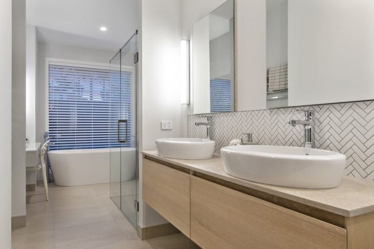 Photo of property in 15 Avocado Lane, Bethlehem, Tauranga, 3110