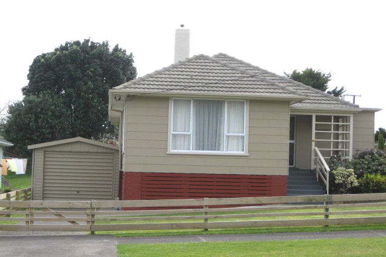Photo of property in 88 Omata Road, Marfell, New Plymouth, 4310