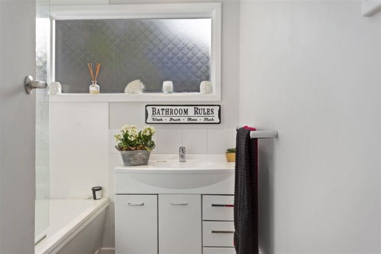 Photo of property in 98 Northcote Road, Northcote, Christchurch, 8052